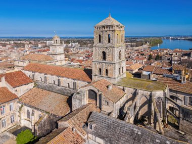 St Trophime Kilisesi Manastırı, Saint Trophime Katedrali