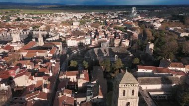 Eski şehir Arles 'in hava saldırısı