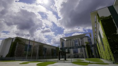 Bundeskanzleramt, Berlin 'deki federal başbakanlık, Almanya Şansölyesi' nin yürütme bürosu, federal hükümet başkanı..