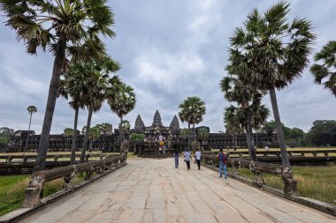 Angkor Wat 'ın dış görünüşü, dünyadaki en büyük Hindu ve Budist dini anıtı. UNESCO Dünya Mirası