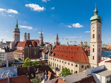 Marienplatz çevresindeki Münih silueti