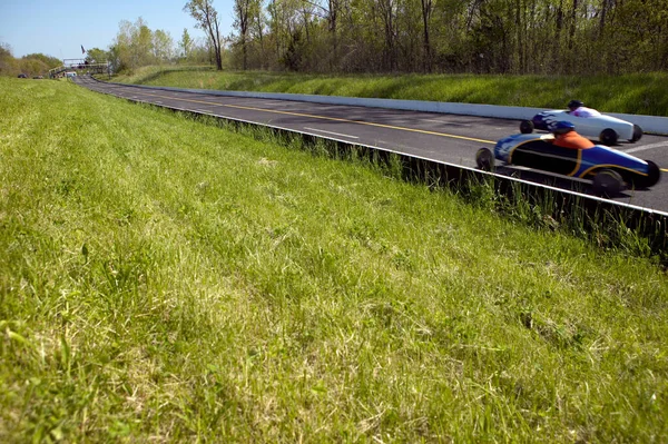 Две Машины Соревнуются Гонках Скорость Американском Дерби Мыльных Ящиков Автомобили — стоковое фото