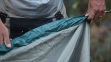 Kuzey Dakota 'daki Pembina Nehri' nin kıyısındaki eğlence yolu üzerinde hava aracı görüntüleri.