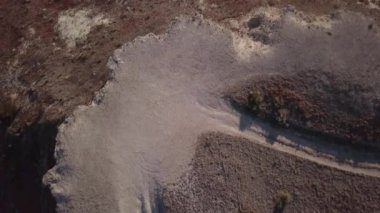 Kuzey Dakota 'daki Pembina Nehri' nin kıyısındaki eğlence yolu üzerinde hava aracı görüntüleri.