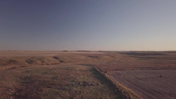 在北达科他州彭比纳河河岸的娱乐性通道上空的无人驾驶飞机镜头 — 图库视频影像