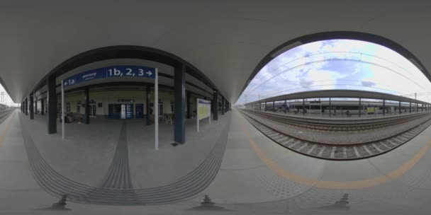 Udělejte Virtuální Prohlídku Moderního Vlakového Nádraží Tímto 360 Stupňovým Videem — Stock video