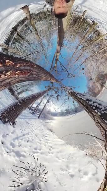 Vydejte Podmanivou Cestu Klidným Zimním Lesem Tomto Ponořeném 360 Stupňovém — Stock video