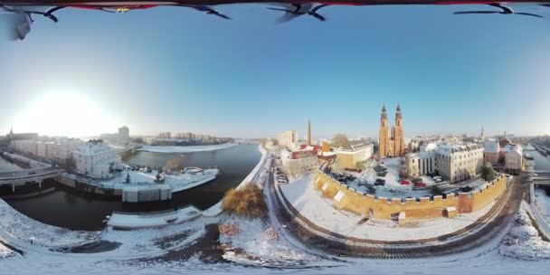 冬の間 ポーランドのオポールの360度バーチャルツアー ビデオは 市内中心部のパノラマビューから始まり タウンホール 大聖堂などの主要なランドマークを示しています — ストック動画