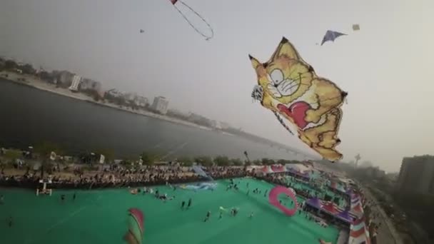 Захватывающий Вид Воздуха Уттараянский Фестиваль Ахмадабаде Индия Небо Украшено Множеством — стоковое видео
