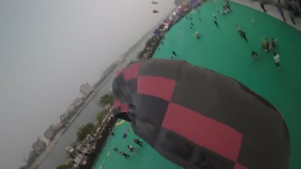 Video Začíná Detailním Záběrem Horkovzdušného Balónu Který Ukazuje Své Černé — Stock video