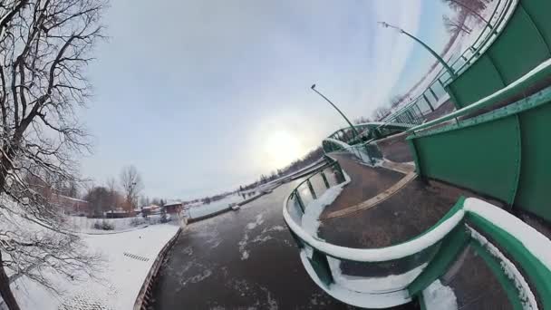 Detta 360 Graders Video Gångbro Vintern Bron Gjord Metall Och — Stockvideo