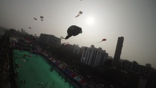 Jedná Dechberoucí Letecký Pohled Živý Festival Draků Ahmedabadu Indii Obloha — Stock video
