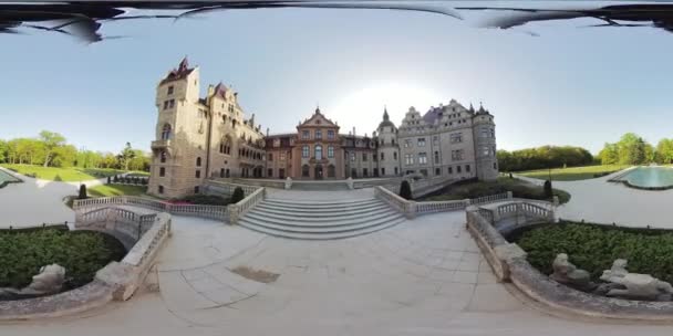 Fördjupa Dig Den Hisnande Skönheten Detta Majestätiska Slott Inbäddat Ett — Stockvideo
