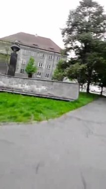 Videoda Opole City 'nin kuş bakışı görüntüsü var. Video bir İHA 'dan çekildi ve Market Meydanı, Belediye Binası ve Katedral de dahil olmak üzere kentin ana simgelerini gösteriyor. Video da gösteriyor ki...