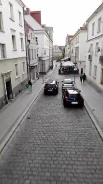 Bu büyüleyici hava turu, Polonya 'nın Opole şehrinin tarihi merkezini ve çevresini kuşbakışı gösteren nefes kesici bir manzara sunuyor. Videoda şehrin en çarpıcı görüntüleri var.