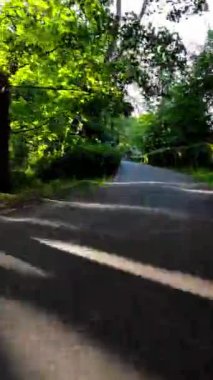 Opoles Parkı 'nın sakin atmosferine dalın. Sizi onun resimli manzaralarında sanal bir gezintiye çıkarıyoruz. Videomuz günlük koşuşturma ve koşuşturmadan huzurlu bir kaçış sunuyor.