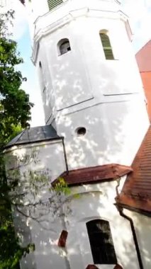 Budapeşte, Macaristan çarpıcı zıtlıkların şehri. Buda Kalesi 'nin ihtişamından, Yahudi Mahallesi' nin canlılığına kadar bu güzel şehirde herkes için bir şeyler var.