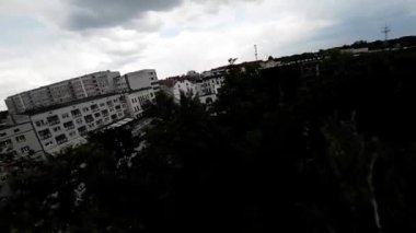 Video, Polonya 'nın Opole kentinin kuş bakışı görüntüsünü sağlıyor. Görüntüler bir İHA 'dan alındı ve şehir mimarisi, sokaklar ve parklar için benzersiz bir bakış açısı sağladı. Bu video...