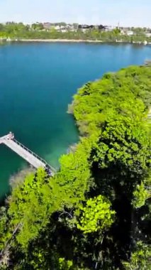 Opole 's Park' ın dingin güzelliğine dalın. Sizi onun bereketli manzaralarında huzurlu bir yolculuğa çıkaracağız. Havadan çektiğimiz görüntüler parkların fevkalade çekiciliğini yansıtıyor.