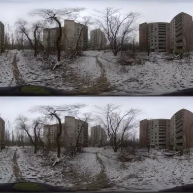 Çernobil Yasaklama Bölgesi 'nde terk edilmiş bir şehir olan Pripyat' ın perili sokaklarında seyahat edin. Bu 360 derecelik sanal gerçeklik videosu zamanda donarak şehrin ürkütücü sessizliğini yakalıyor.