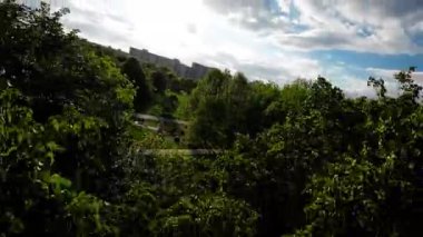 Bu, Polonya 'nın Opole şehrinde bulunan güzel bir parktır. Park, çeşitli etkinlikler ve etkinlikler sunan yerli ve turistler için oldukça popüler bir yer. Park iyi durumda.