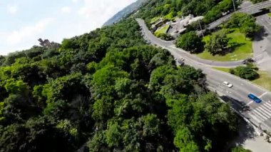 Bu hava aracı görüntülerinde Polonya 'nın güzel O kutbu şehri görülüyor. Videoda Opole Castle ve Belediye Binası da dahil olmak üzere tarihi kent mimarisinin çarpıcı manzaraları yer alıyor.
