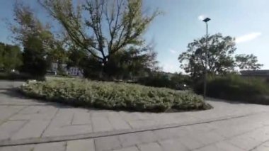 Bu, çeşitli ağaçlar, bitkiler ve çiçeklerle dolu güzel bir park. Park iyi korunuyor ve ziyaretçiler için birçok bank ve piknik masaları var. Ayrıca bir oyun alanı da var.