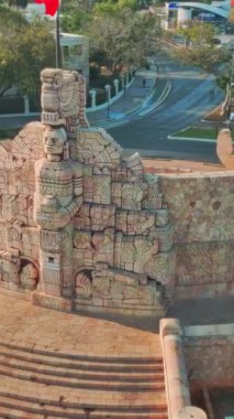 Video klipte Meksika 'nın Yucatan Yarımadası' ndaki Uxmal Maya Harabeleri yer alıyor. Uxmal Maya kalıntıları Meksika 'daki en etkileyici ve iyi korunmuş Maya kalıntılarından biridir. Harabeler tamamen...