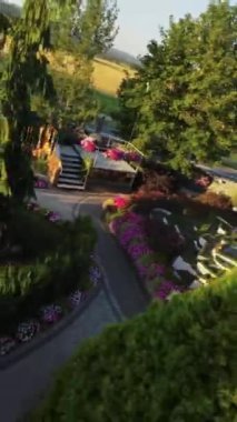 Avusturya, Klagenfurt 'ta bulunan büyüleyici Minimundus minyatür parkında sizleri büyüleyici bir yolculuğa çıkarırken harikalar diyarına dalın. Titizlikle şaşırmaya hazır ol.