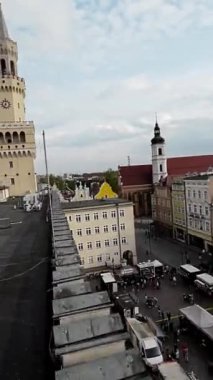 Polonya 'nın Lublin kentindeki bu büyüleyici hava turunda şehrin zengin tarihi ve çarpıcı mimarisine kuşbakışı bir bakış açısı sunuluyor. Görkemli Lublin Şatosu 'ndan Büyüleyici Eski Şehir' e