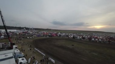 Ana Kamyon Şovu 2022, Polonya 'nın Opole kentinde düzenlendi ve klasik ile modern arasında çeşitli kamyonlar yer aldı. Şovda katılımcılar için canlı müzik, yemek ve diğer etkinlikler de yer aldı..