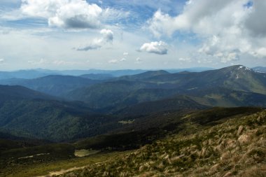 Dağın tepesinden manzara