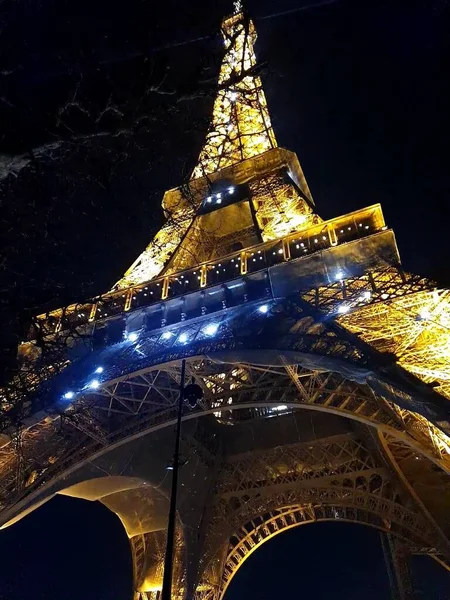 Эйфелева Башня Ночью Париже — стоковое фото