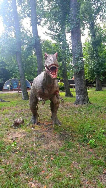 Kedves Vicces Nagy Dinoszaurusz Parkban Kiváló Minőségű Fénykép — Stock Fotó