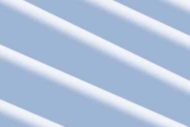 Beyaz paralel çizgileri ve modaya uygun renkleri olan modern narin mavi arkaplan. Yüksek kalite fotoğraf