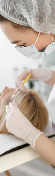 Profesyonel Doktorun Yan Görüşü Mezoterapi Enjeksiyonu Saç Dökülmesi Tedavisi Dikey — Stok fotoğraf