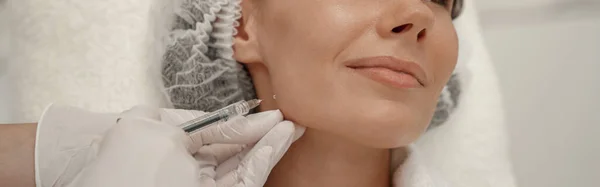 Косметолог Делает Омолаживающие Инъекции Против Морщин Лице Женщины Высокое Качество — стоковое фото