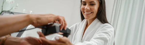 Vrouw Witte Badjas Medisch Onderzoek Voor Procedures Spa Salon Hoge — Stockfoto
