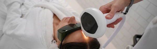 Cosmetologist Making Cavitation Rejuvenation Skin Treatment Radio Wave Lifting — Stock Photo, Image
