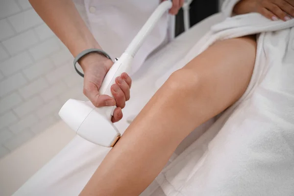 Hair Removing Procedure Legs Laser Epilation Cosmetology Beauty Salon High — Stock Photo, Image