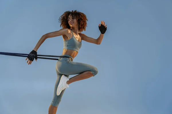 Woman Performs Exercises Expander Studio Background Strength Motivation — Photo