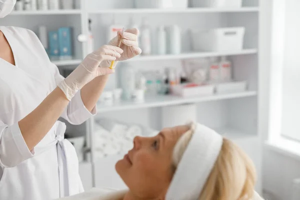 Close Professional Doctor Preparing Syringe Injection Beauty Salon Skin Care — Stock Photo, Image
