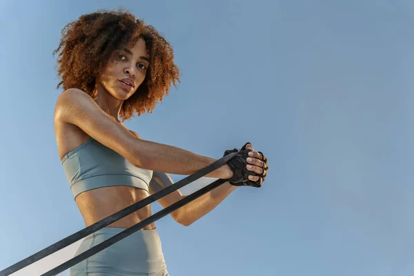 Woman Performs Exercises Expander Studio Background Strength Motivation — Stockfoto