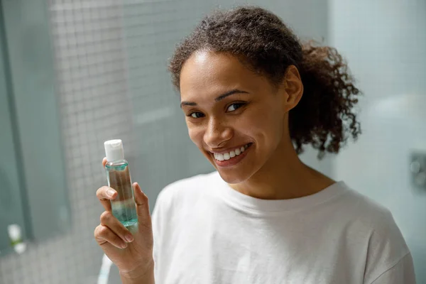 Smiling African Woman Holding Natural Skincare Cosmetics Standing Bathroom High — Stock Photo, Image