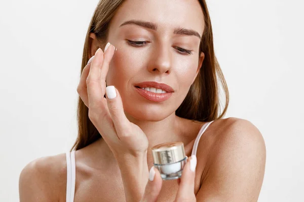 Beauty Face Portrait Young Woman Applying Cream Her Face Concept — Stock Photo, Image