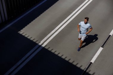 Spor giyim sektöründe en iyi atlet antrenmanı. Sağlıklı yaşam tarzı kavramı