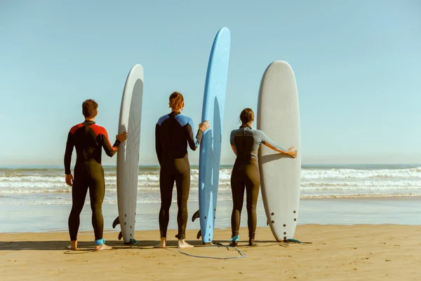 Surfistas Fatos Mergulho Com Pranchas Surf Preparando Para Passeio Ondas — Fotografia de Stock