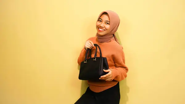 Happy Asian Girl Woman Holding Black Bag Standing Orange Background — Stock Photo, Image
