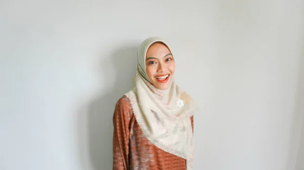 Excited Asian Muslim Woman Wearing Casual Shirt Hijab Pointing Copy — Stock Photo, Image