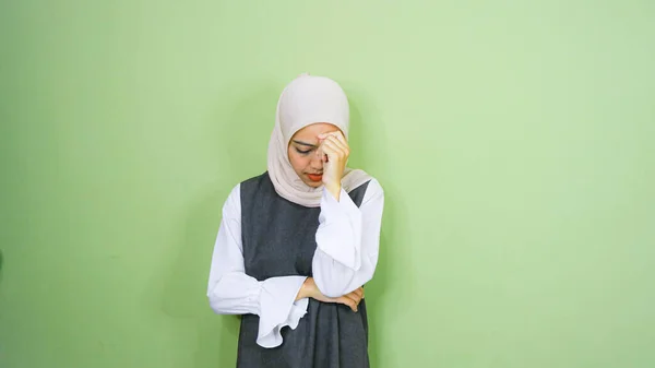Piękna Młoda Azjatycka Kobieta Ręka Trzyma Policzki Podczas Płaczu Czuje — Zdjęcie stockowe